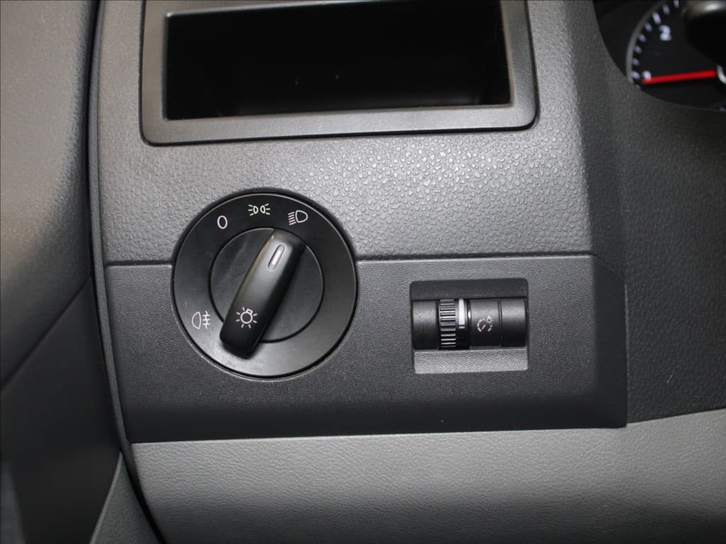 2013 Volkswagen Transporter - 18