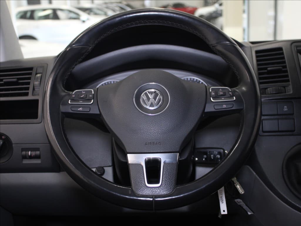 2013 Volkswagen Transporter - 9