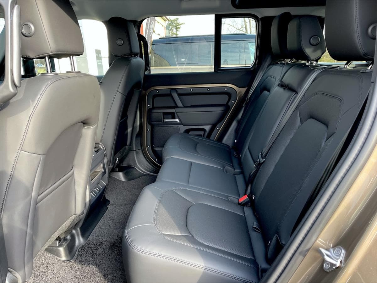 2025 Land Rover Defender - 14