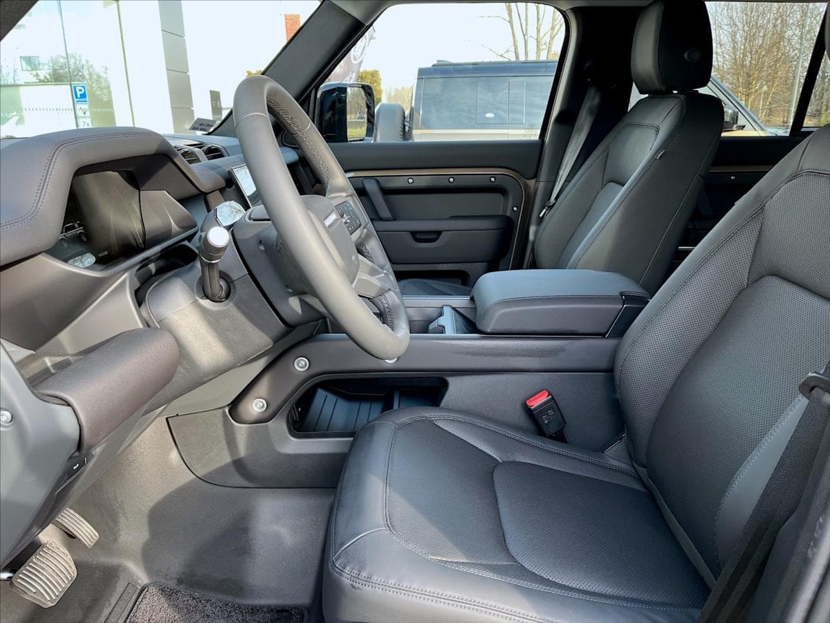 2025 Land Rover Defender - 9