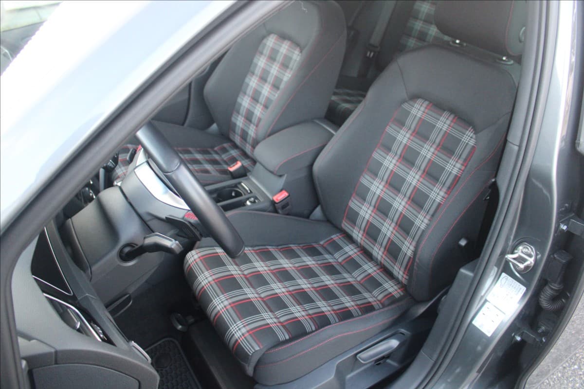 2020 Volkswagen Golf - 14