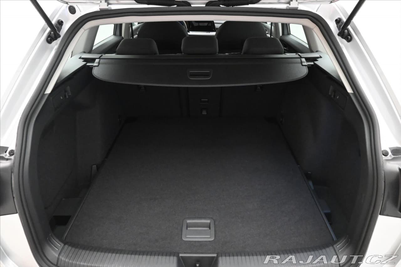 2022 Volkswagen Golf - 10