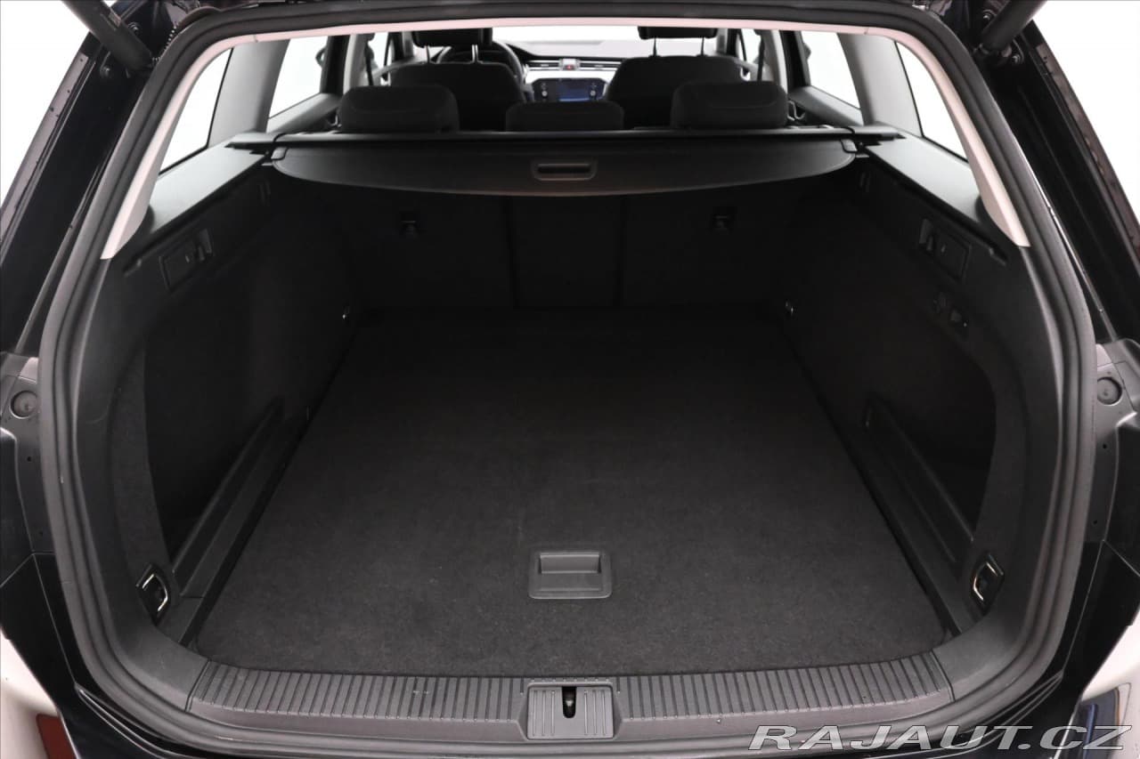 2022 Volkswagen Passat - 10