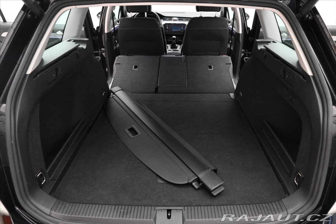 2022 Volkswagen Passat - 11