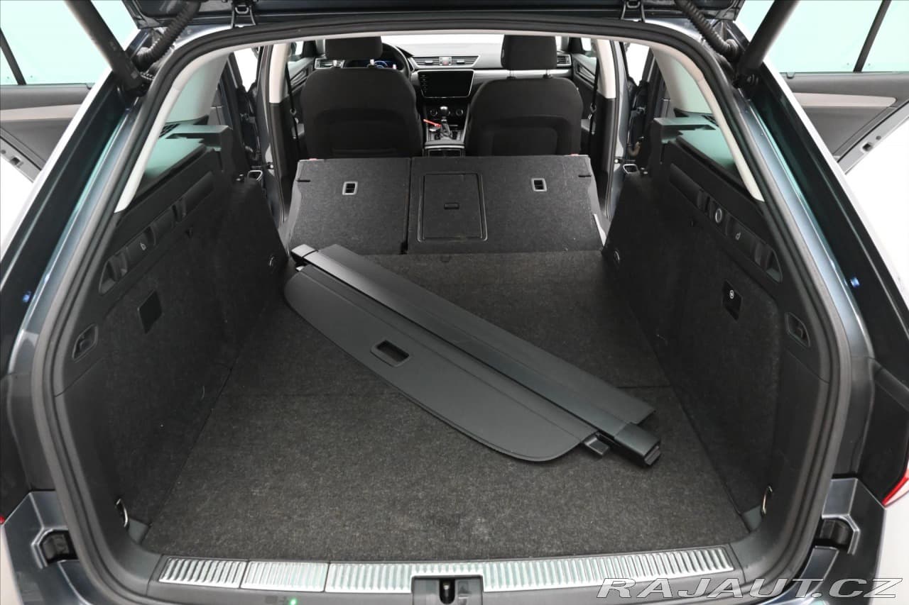 2020 Škoda Superb - 11