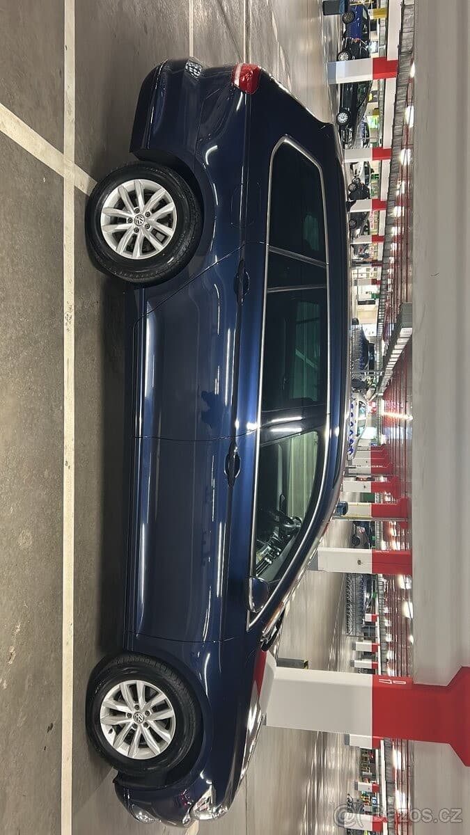 Volkswagen Passat - 4