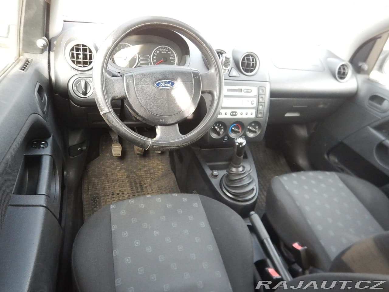 2004 Ford Fiesta - 11