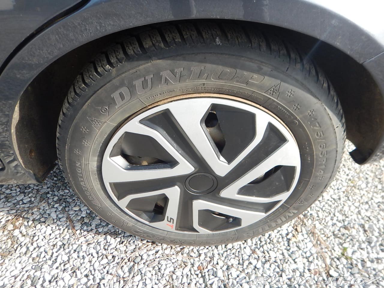 2004 Ford Fiesta - 15