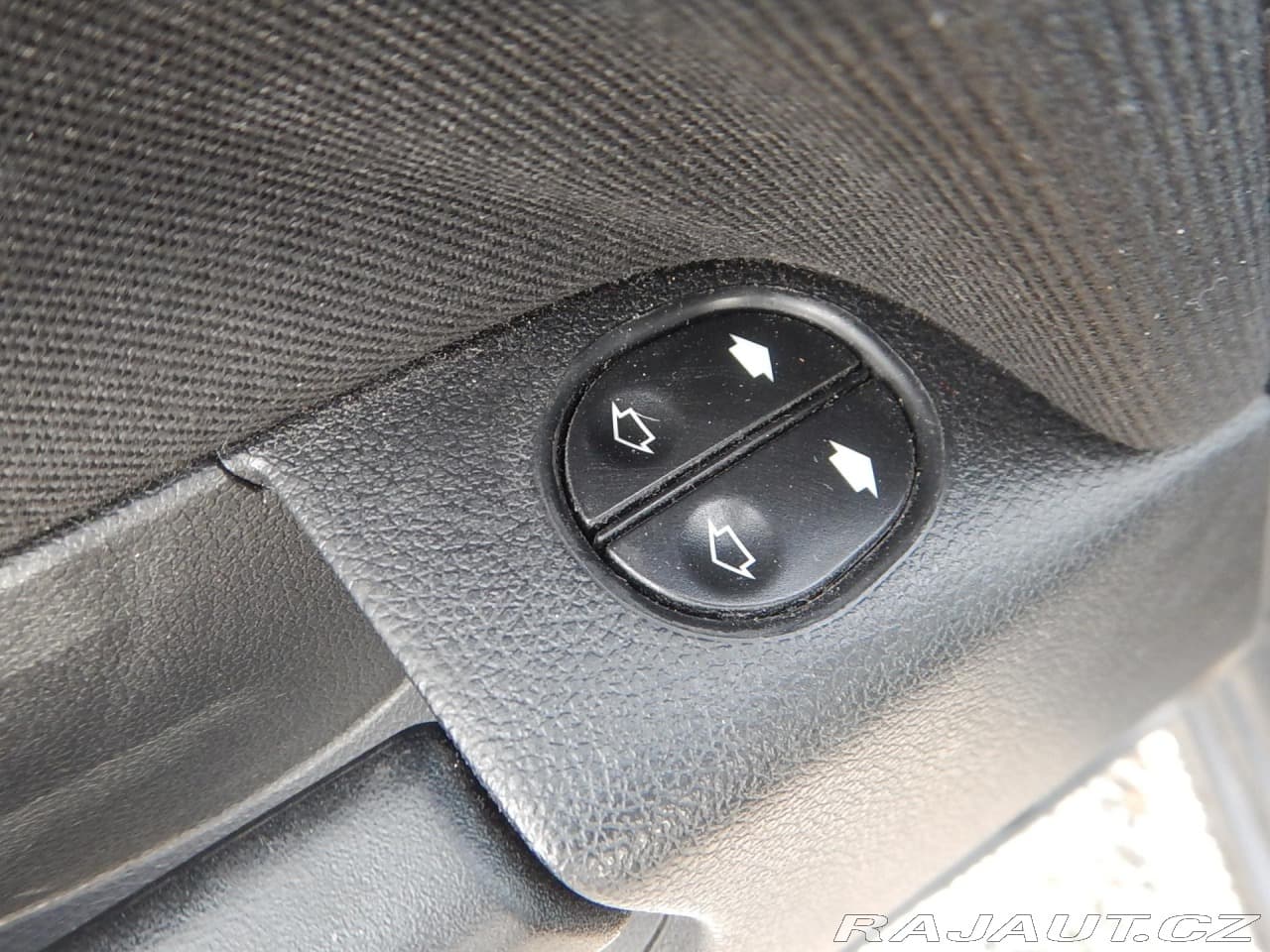 2004 Ford Fiesta - 16