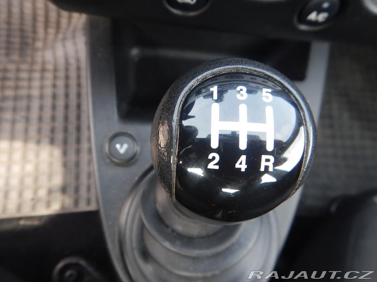 2004 Ford Fiesta - 17