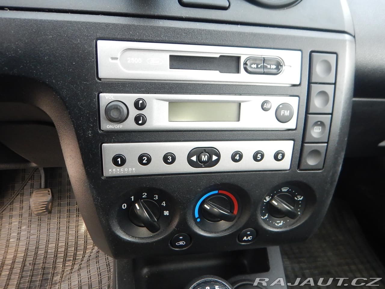 2004 Ford Fiesta - 18