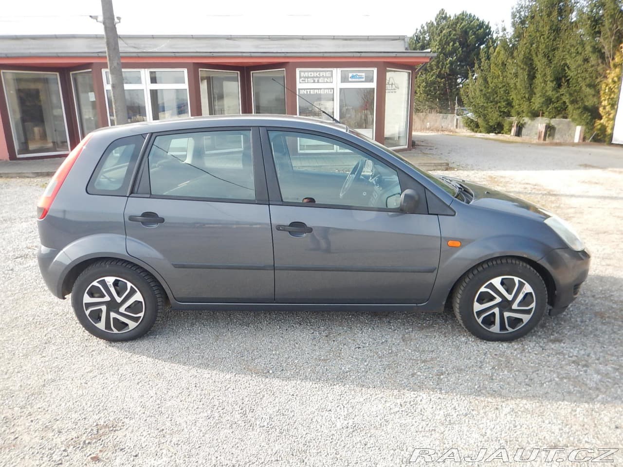 2004 Ford Fiesta - 5