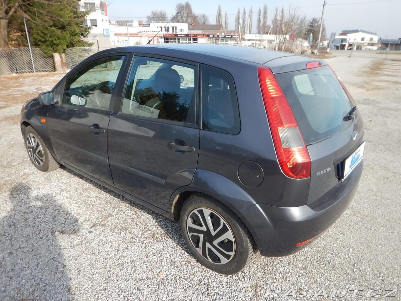 2004 Ford Fiesta - 8