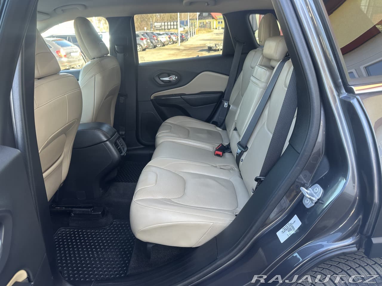 2015 Jeep Cherokee - 10