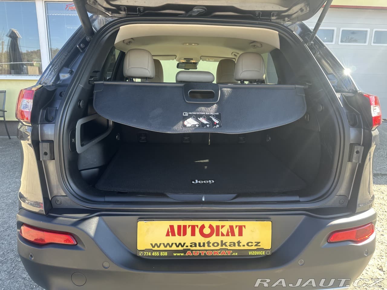 2015 Jeep Cherokee - 11