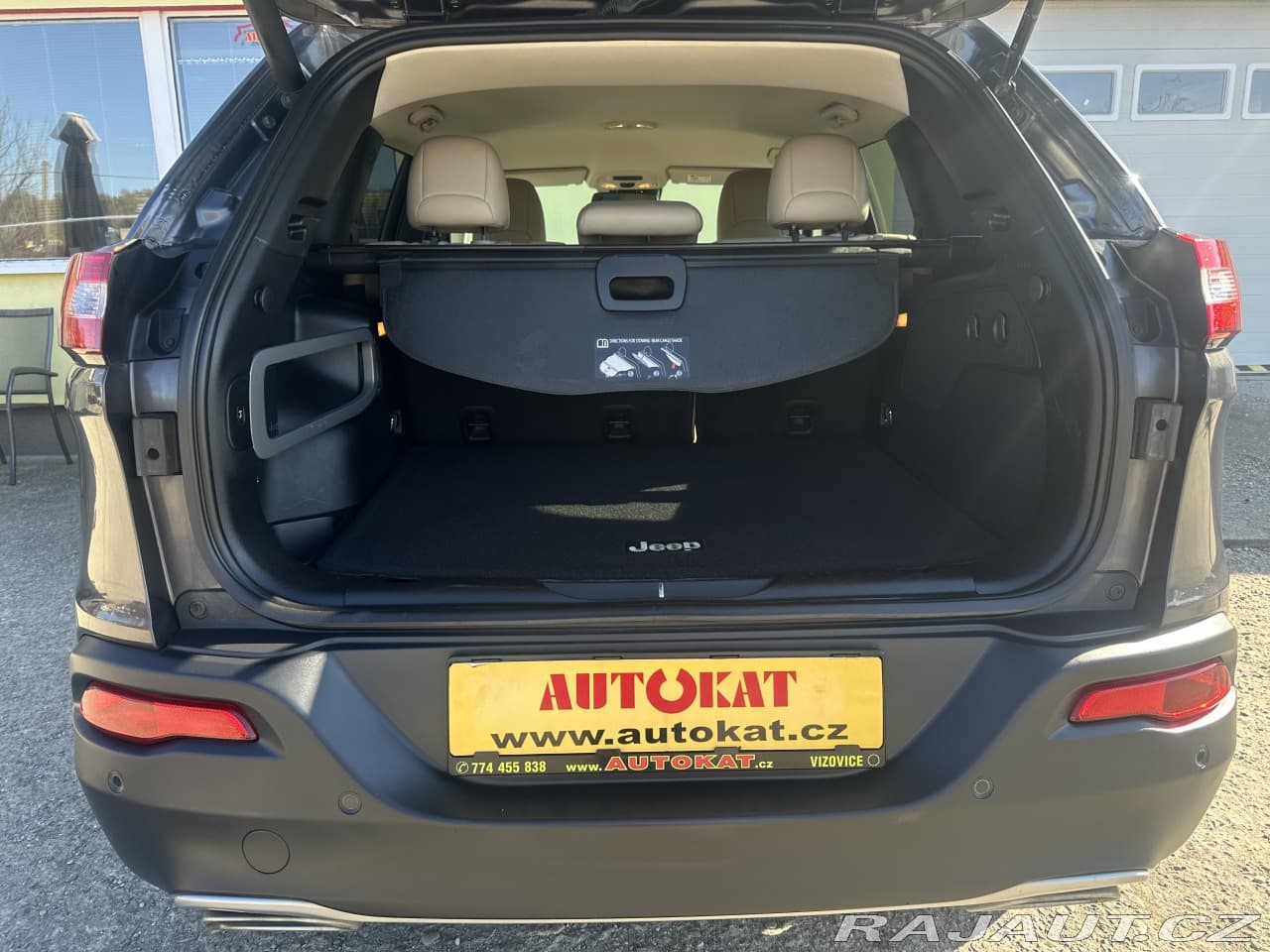 2015 Jeep Cherokee - 12