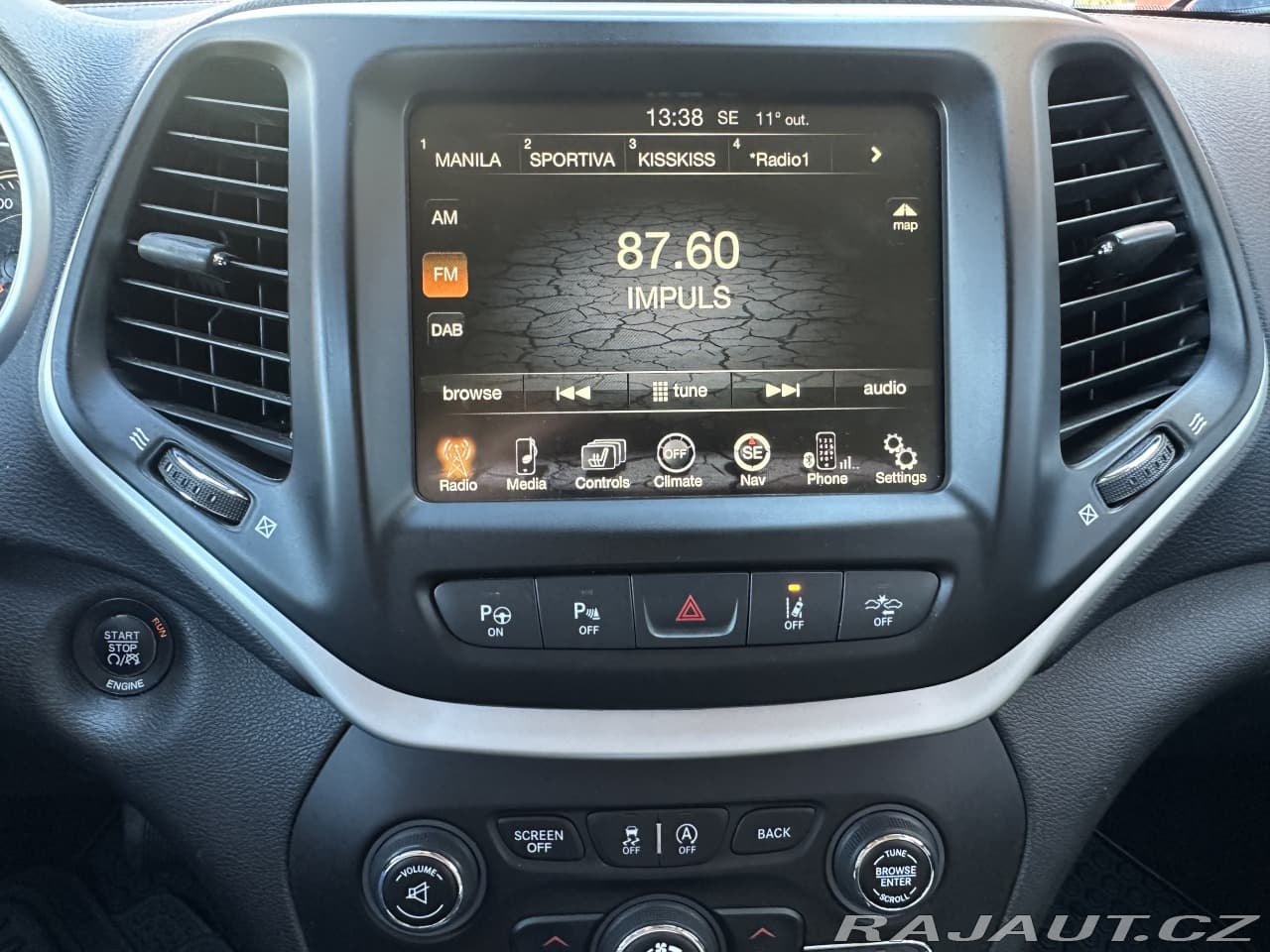 2015 Jeep Cherokee - 16