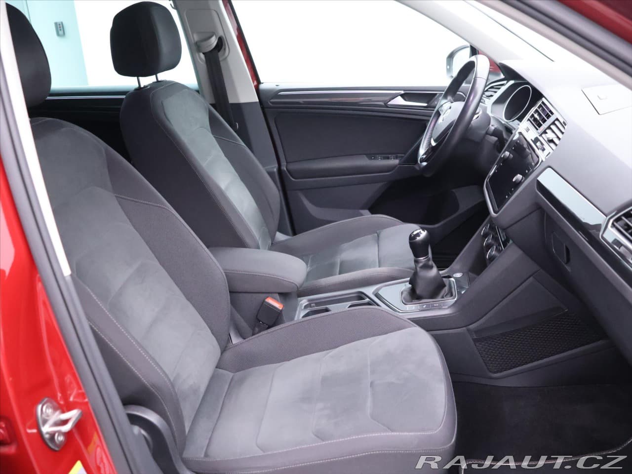 2018 Volkswagen Tiguan - 10