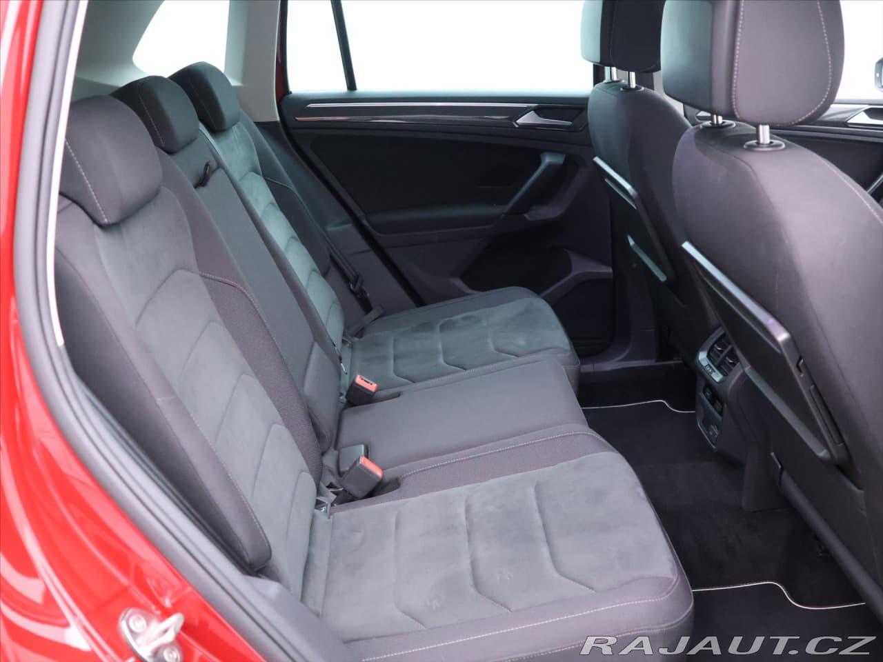 2018 Volkswagen Tiguan - 11