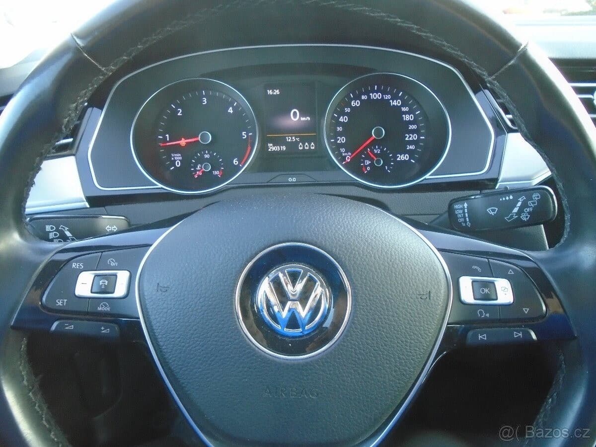 2016 Volkswagen Passat - 3