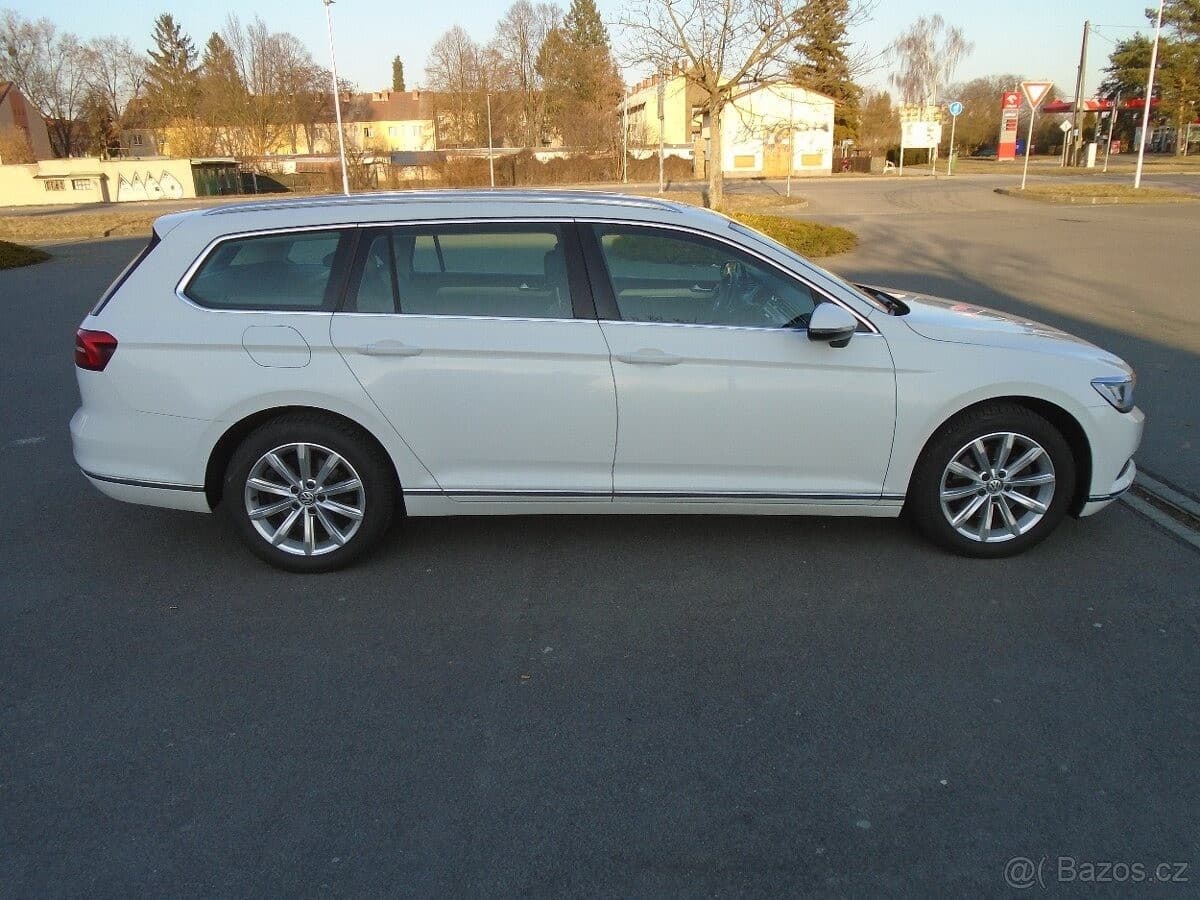 2016 Volkswagen Passat - 5