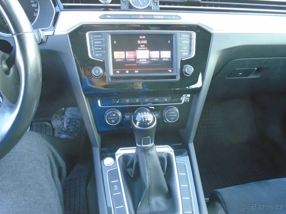 2016 Volkswagen Passat - 7