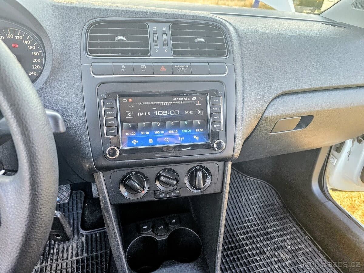 2010 Volkswagen Polo - 7