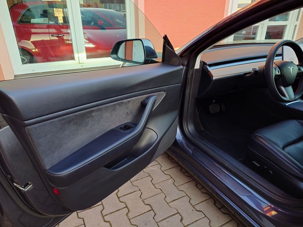 2020 Tesla Model 3 - 11