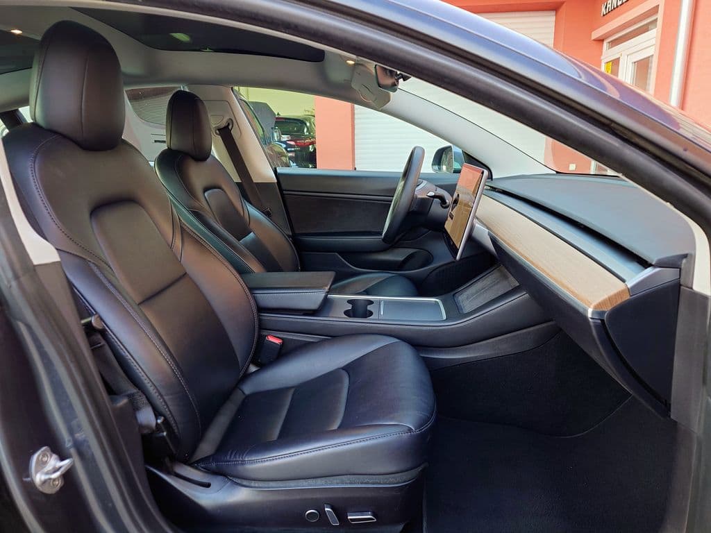 2020 Tesla Model 3 - 12