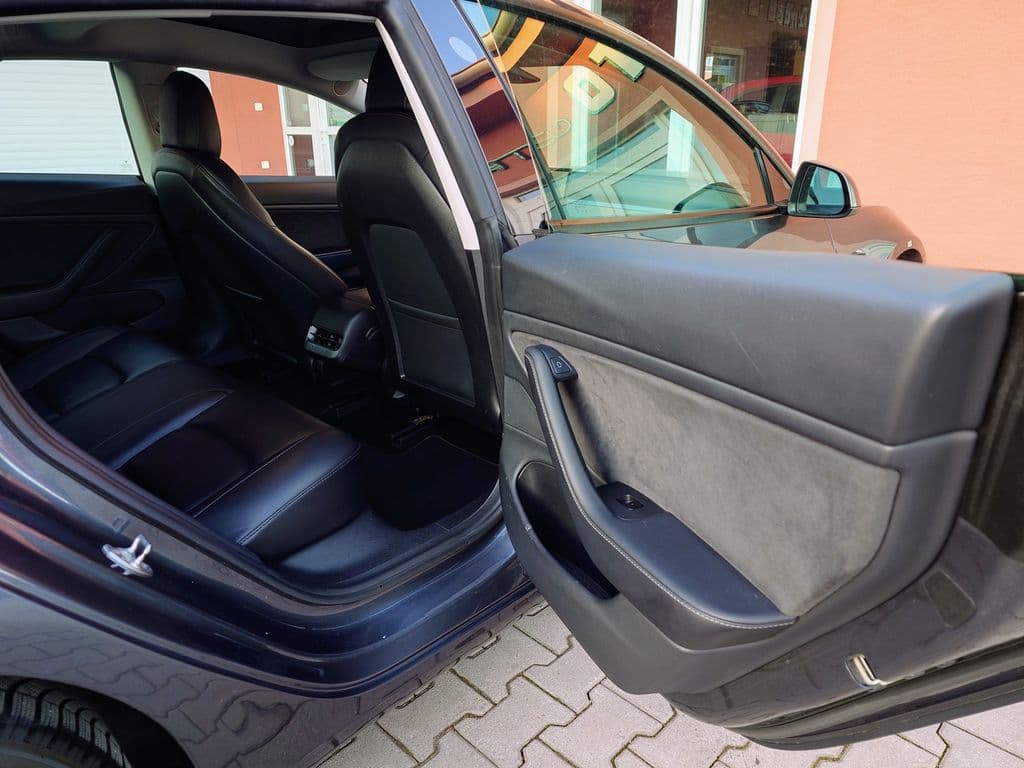 2020 Tesla Model 3 - 17