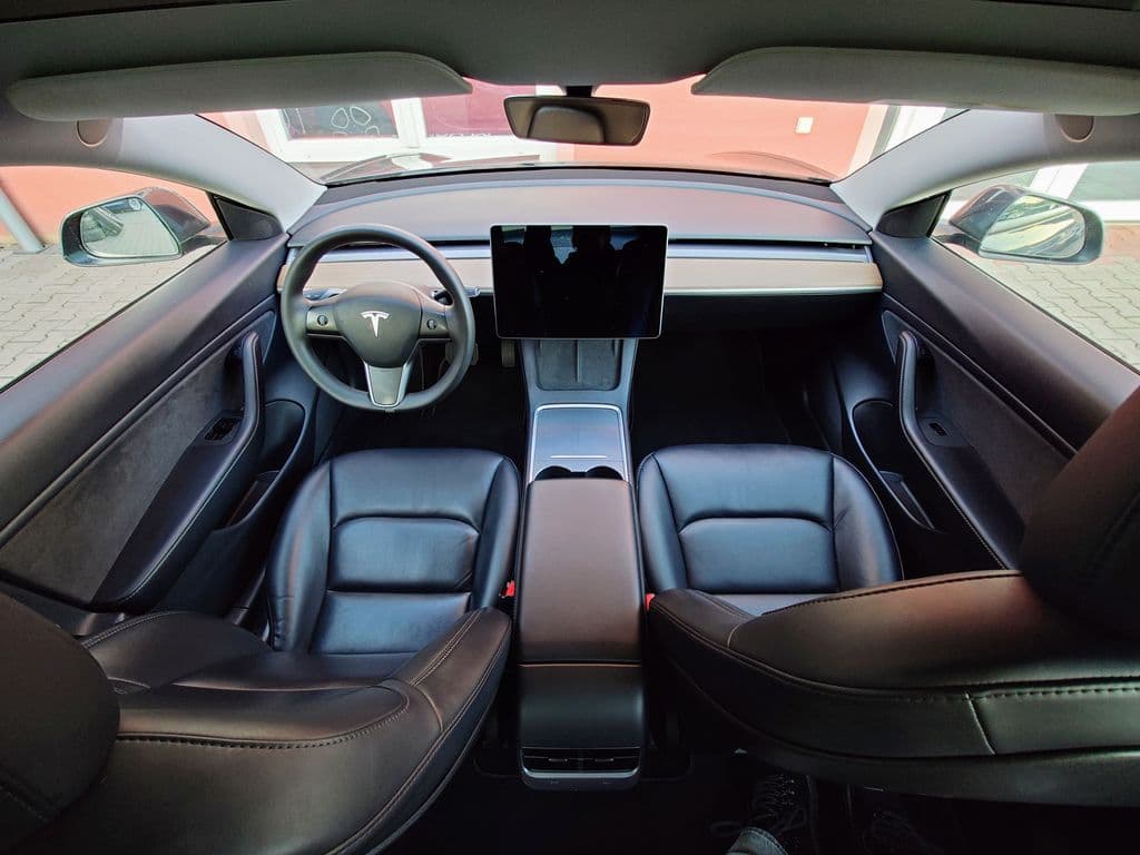 2020 Tesla Model 3 - 18