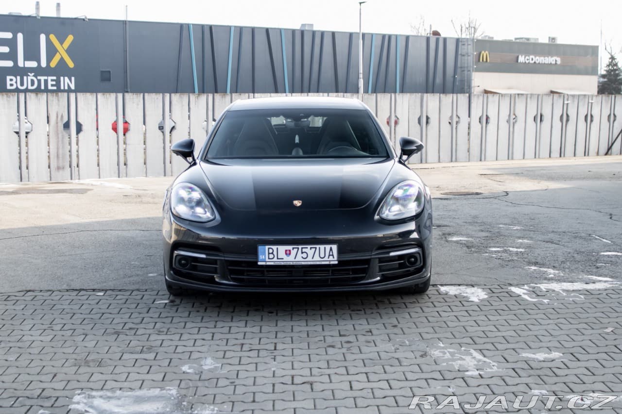 2018 Porsche Panamera - 4
