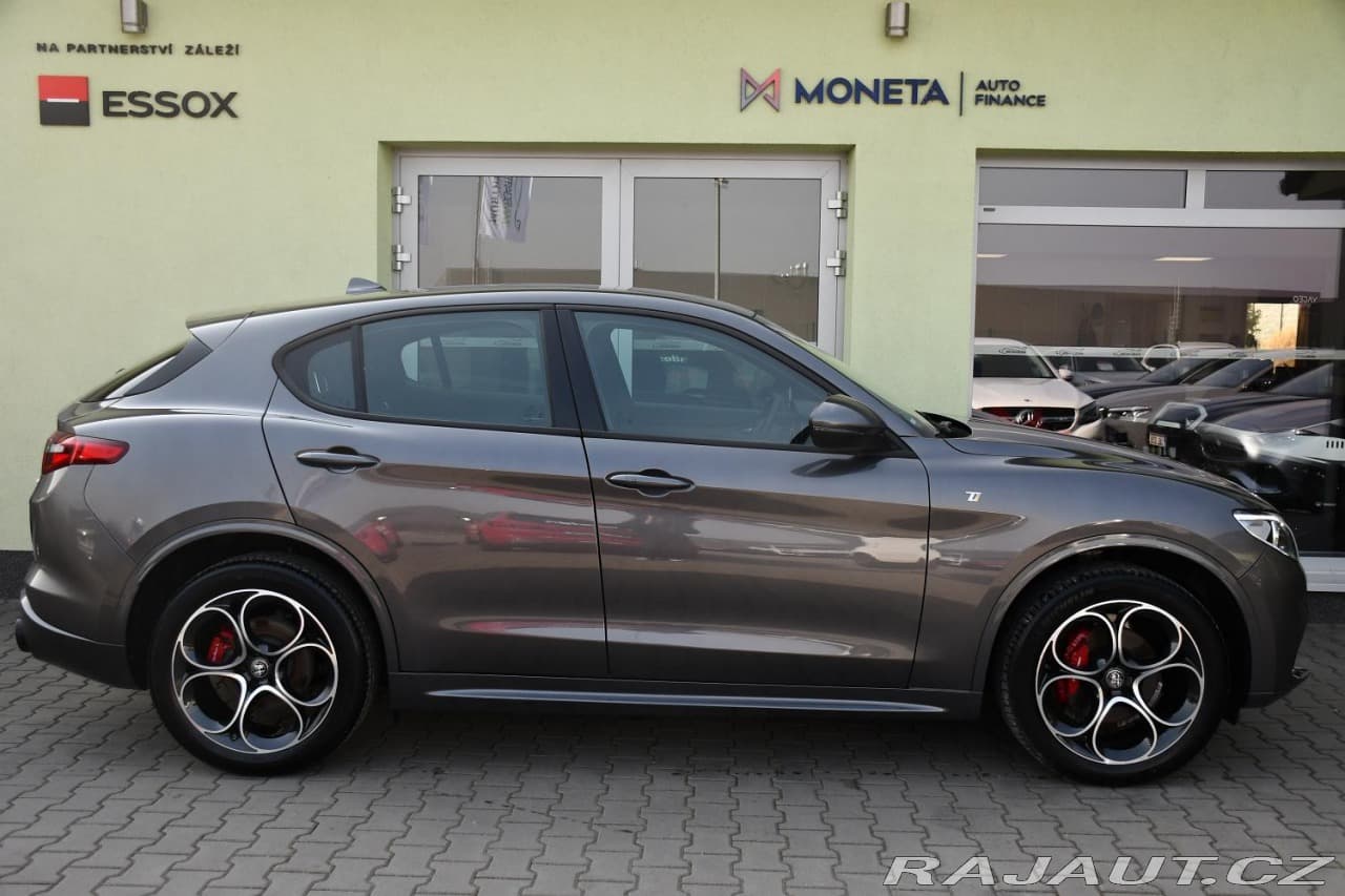 2023 Alfa Romeo Stelvio - 12