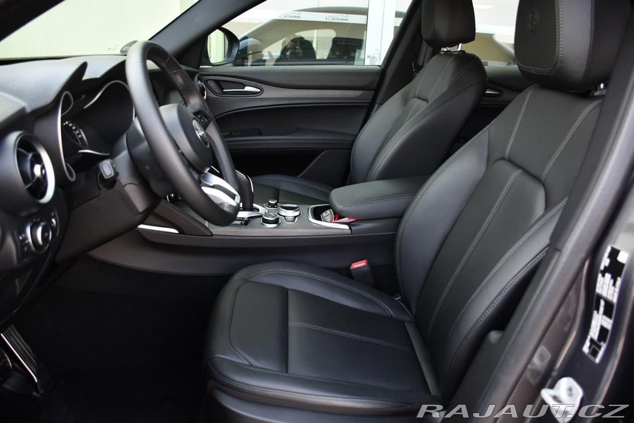 2023 Alfa Romeo Stelvio - 13