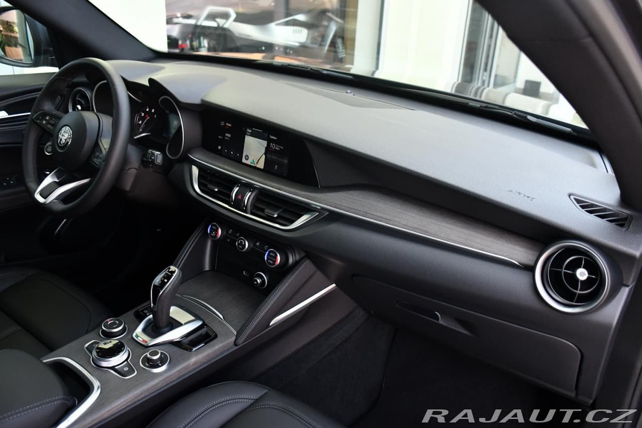 2023 Alfa Romeo Stelvio - 18