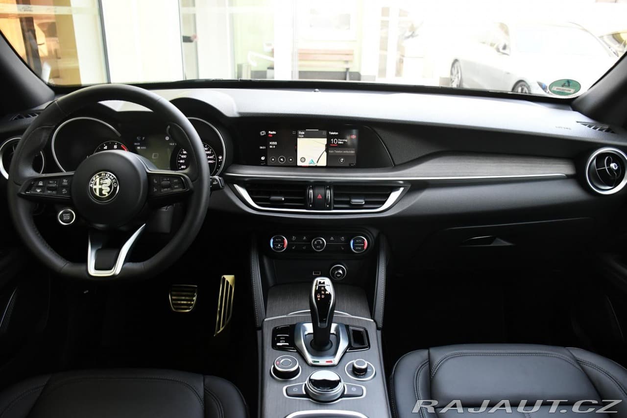 2023 Alfa Romeo Stelvio - 5