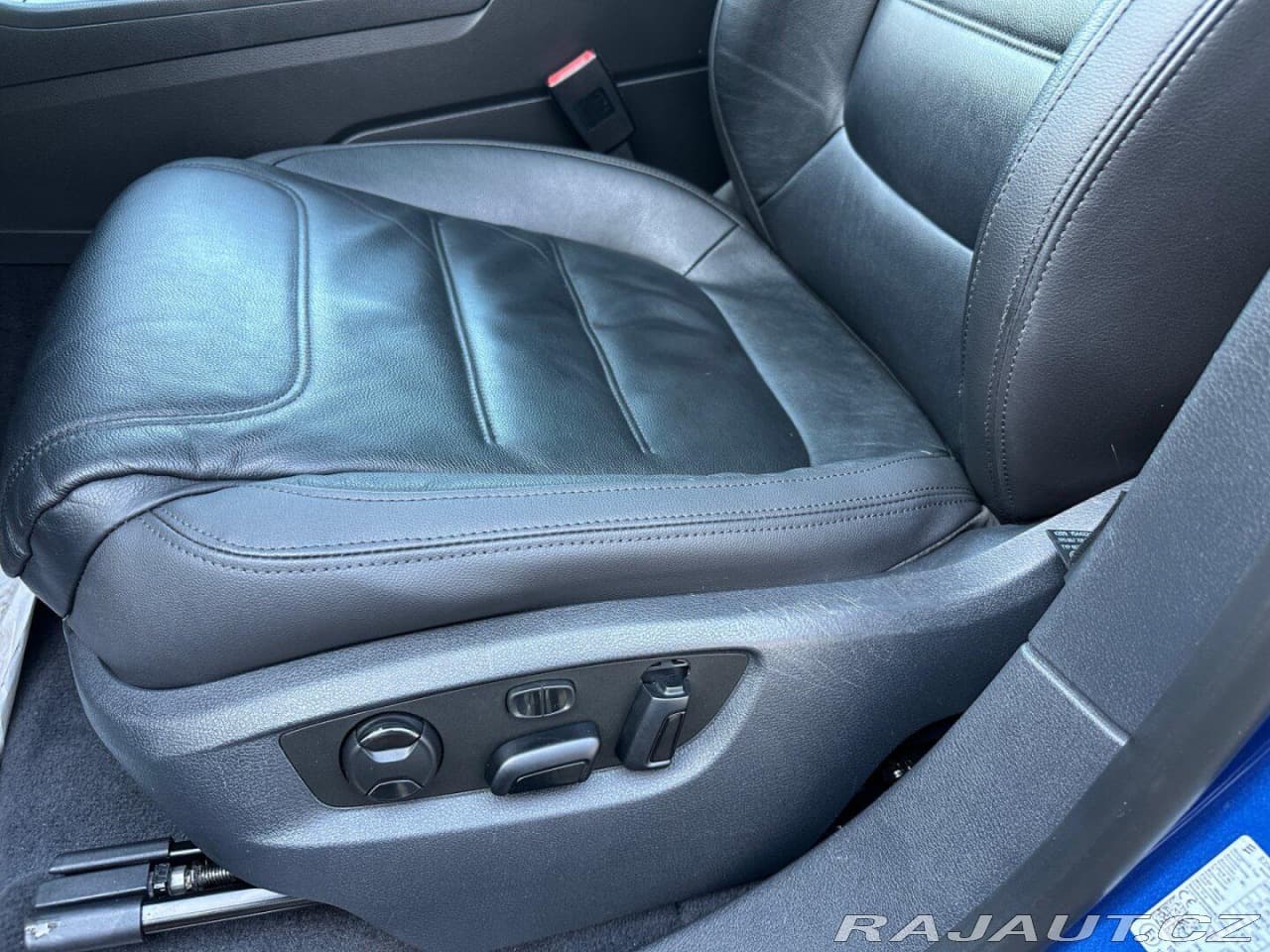 2015 Volkswagen Touareg - 11