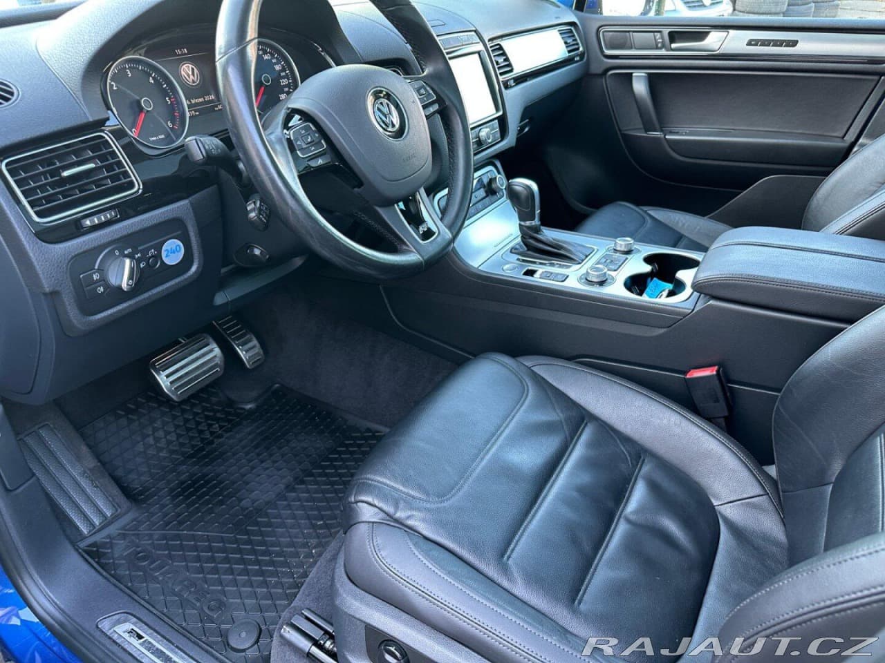 2015 Volkswagen Touareg - 12