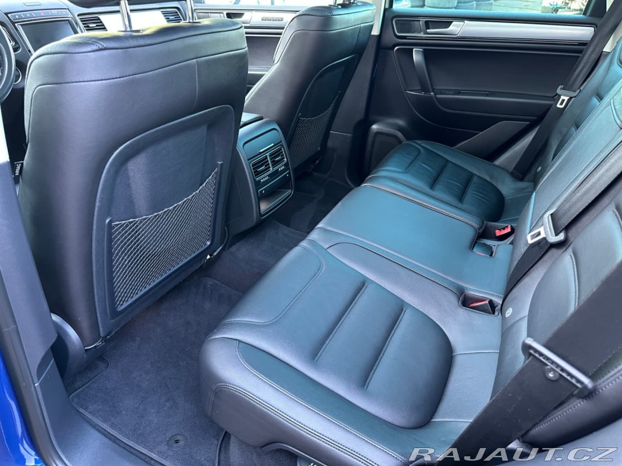 2015 Volkswagen Touareg - 13