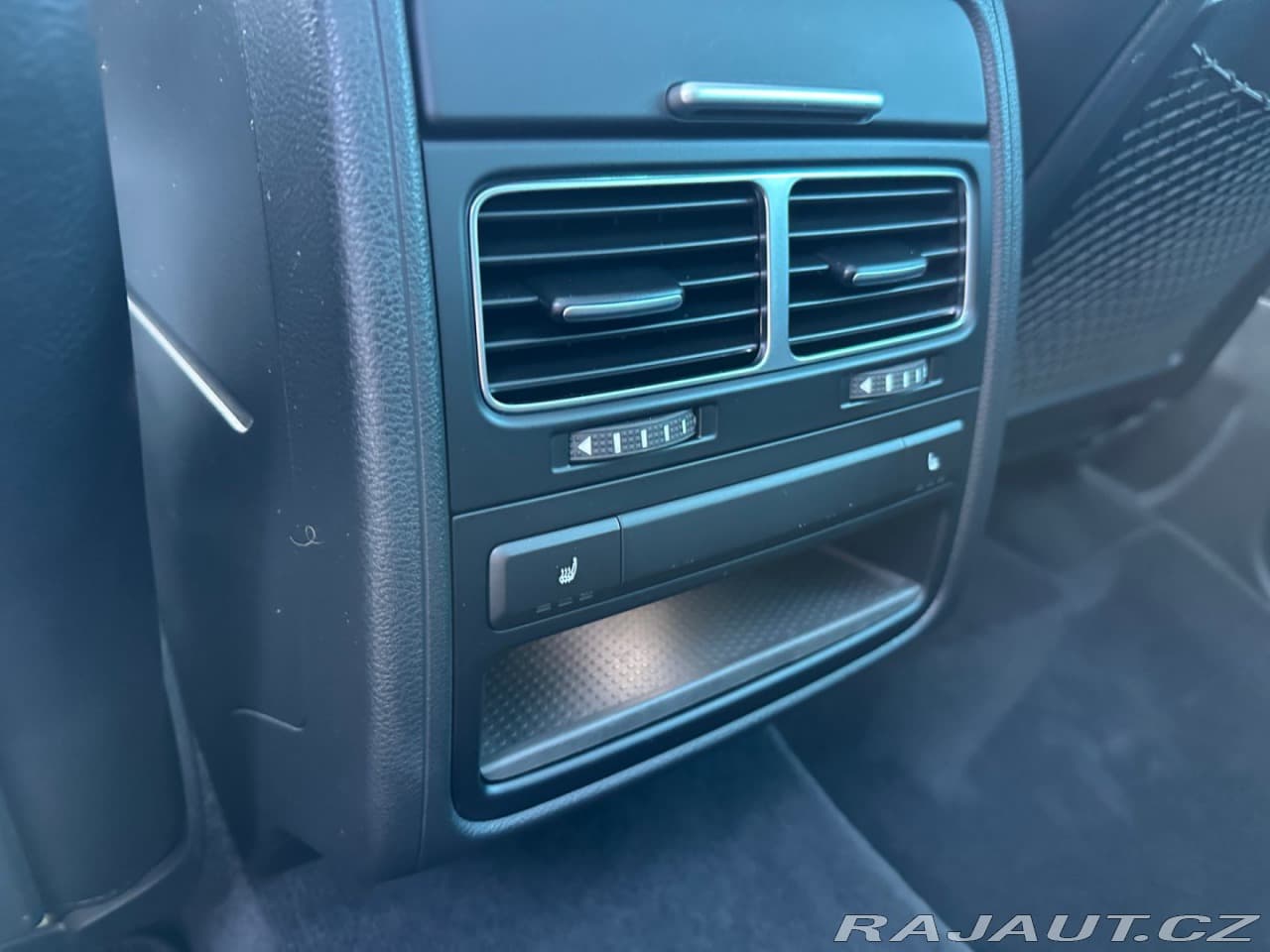 2015 Volkswagen Touareg - 14