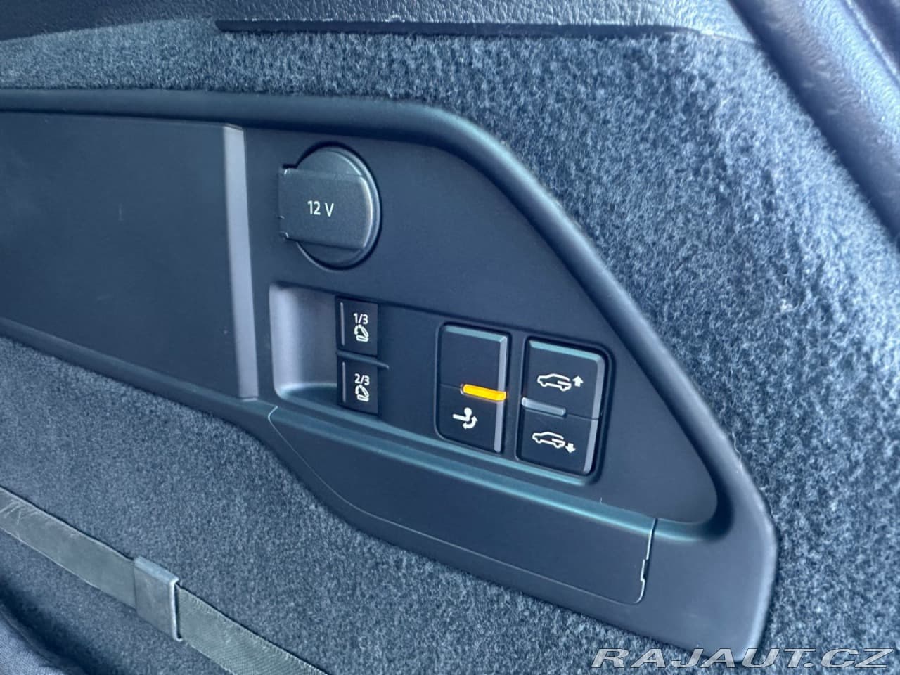 2015 Volkswagen Touareg - 16