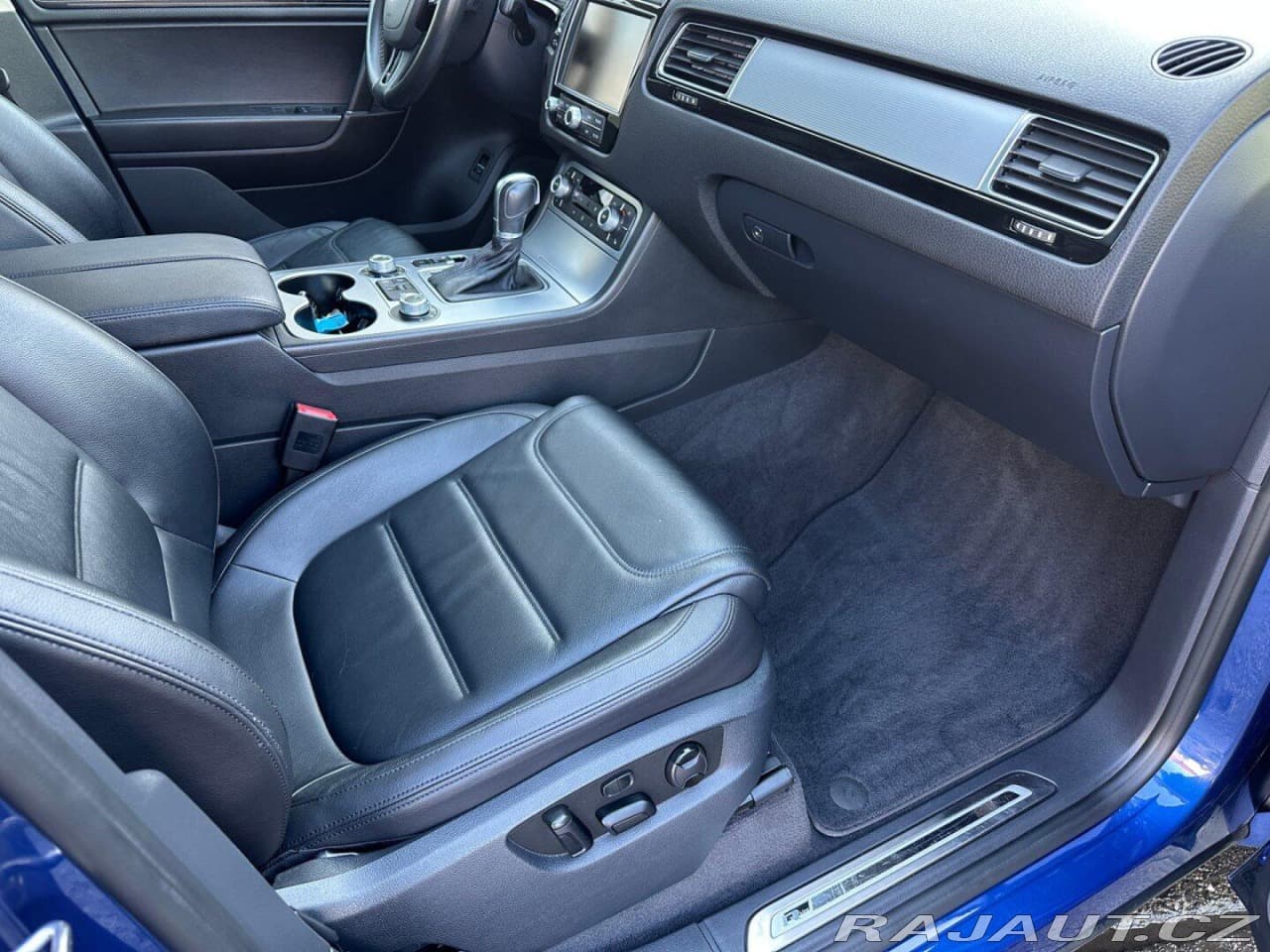 2015 Volkswagen Touareg - 18