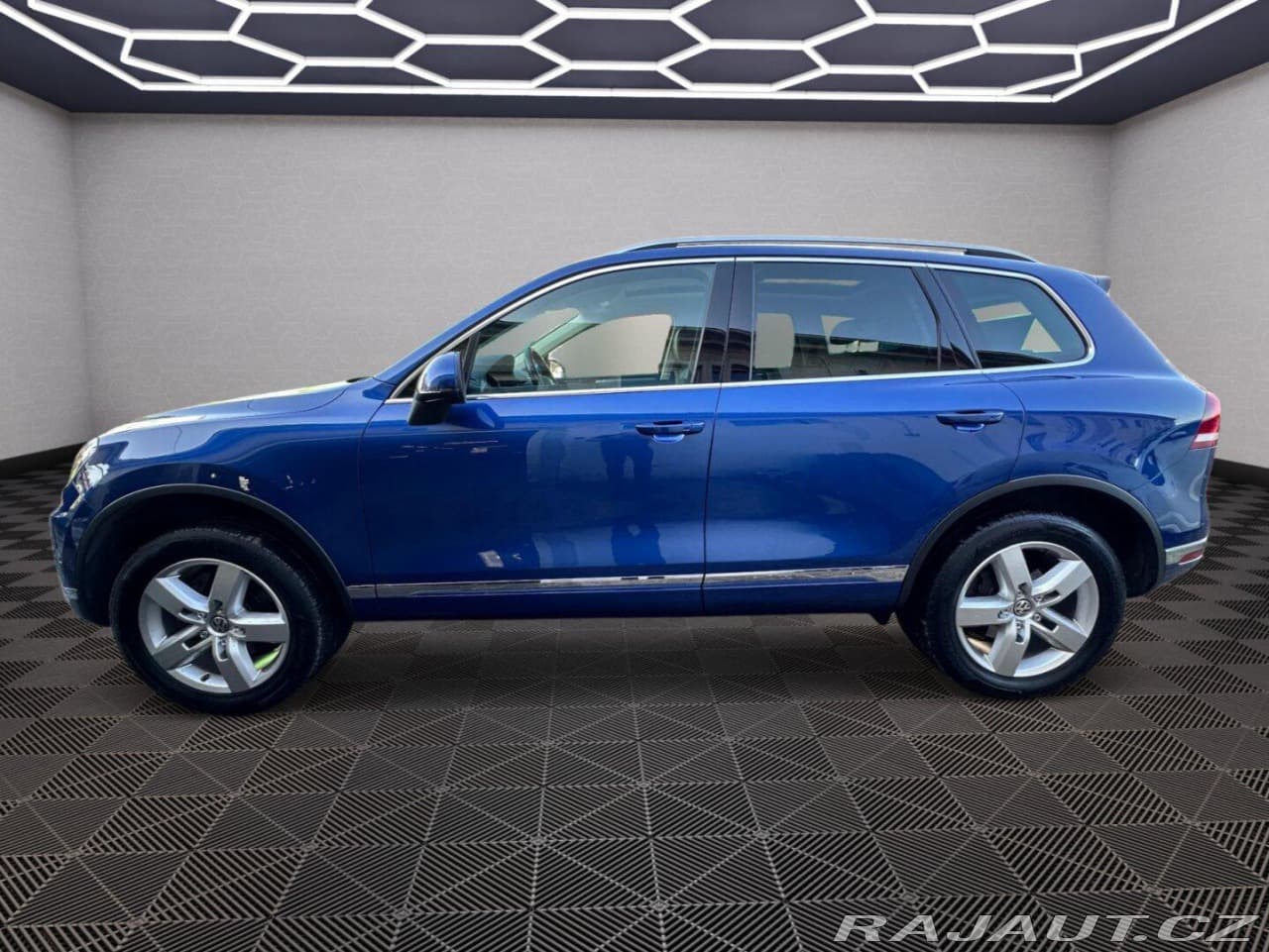 2015 Volkswagen Touareg - 4