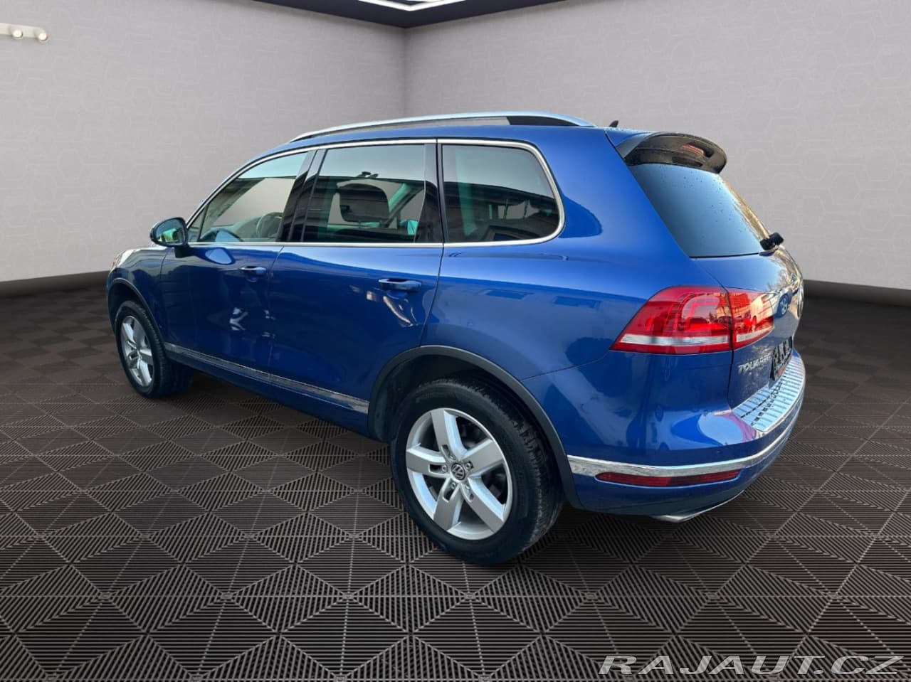 2015 Volkswagen Touareg - 5