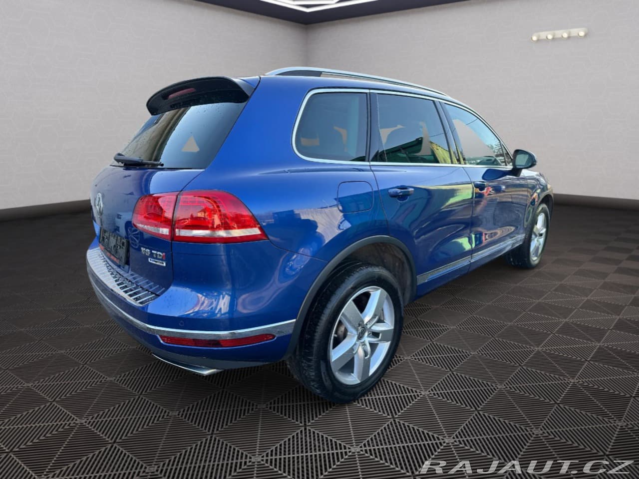 2015 Volkswagen Touareg - 7