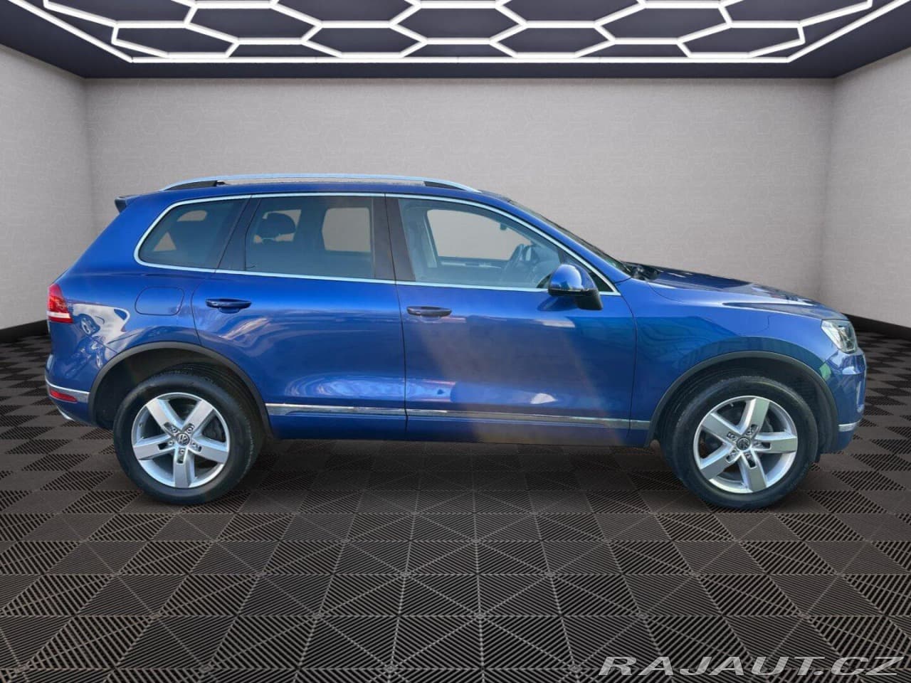 2015 Volkswagen Touareg - 8