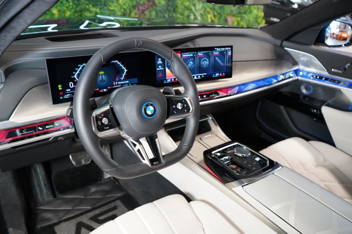 2025 BMW 7-Series - 11