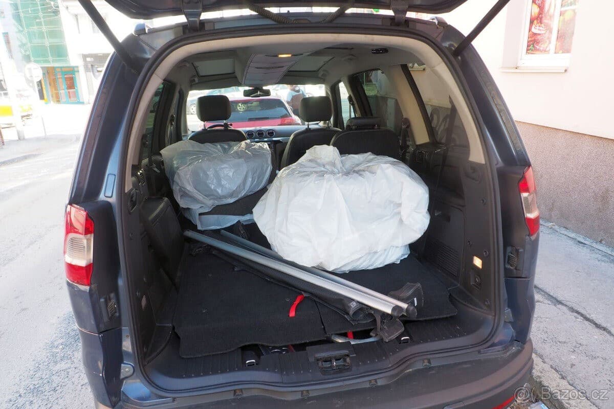 2011 Ford Galaxy - 19