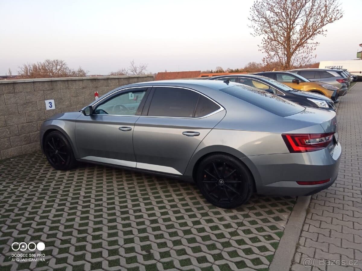 Škoda Superb 2,0   AUTO