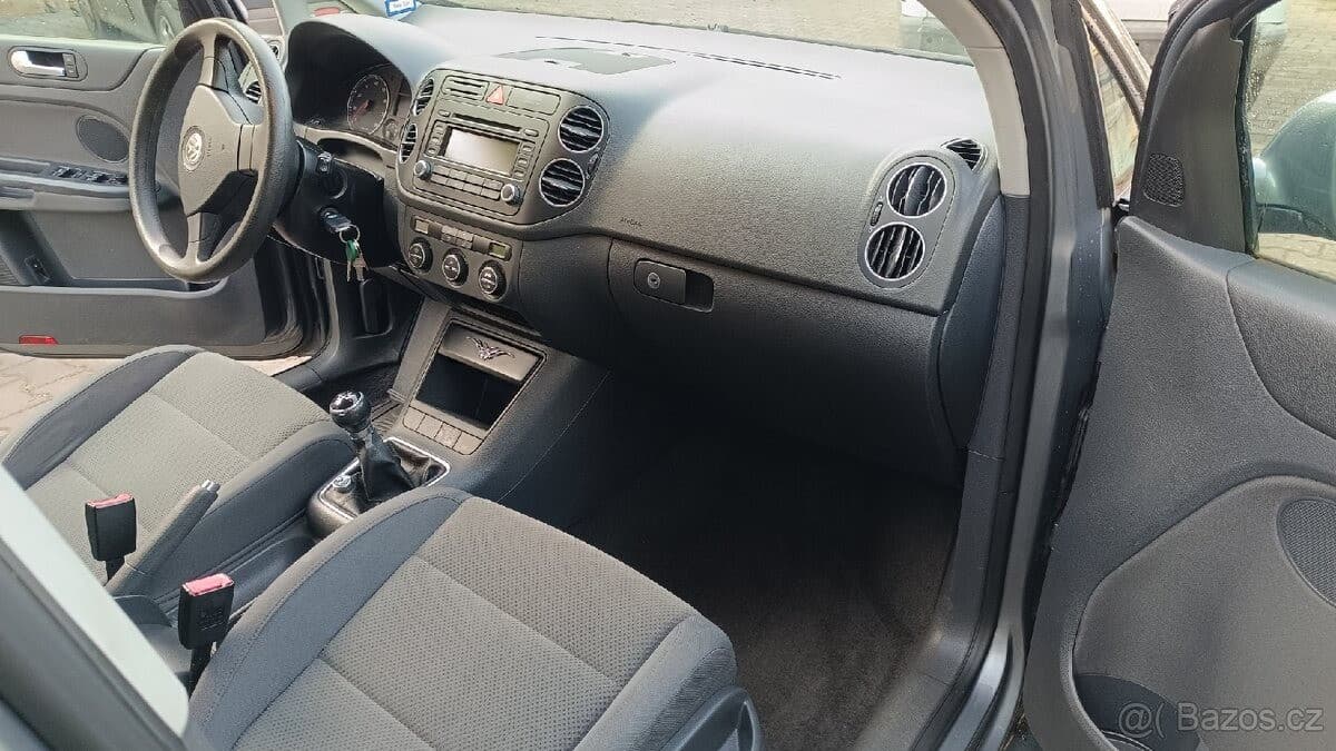 2005 Volkswagen Golf - 10